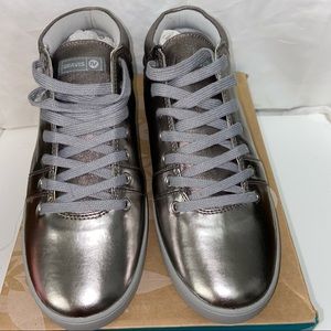 Gravis sneaker NWT